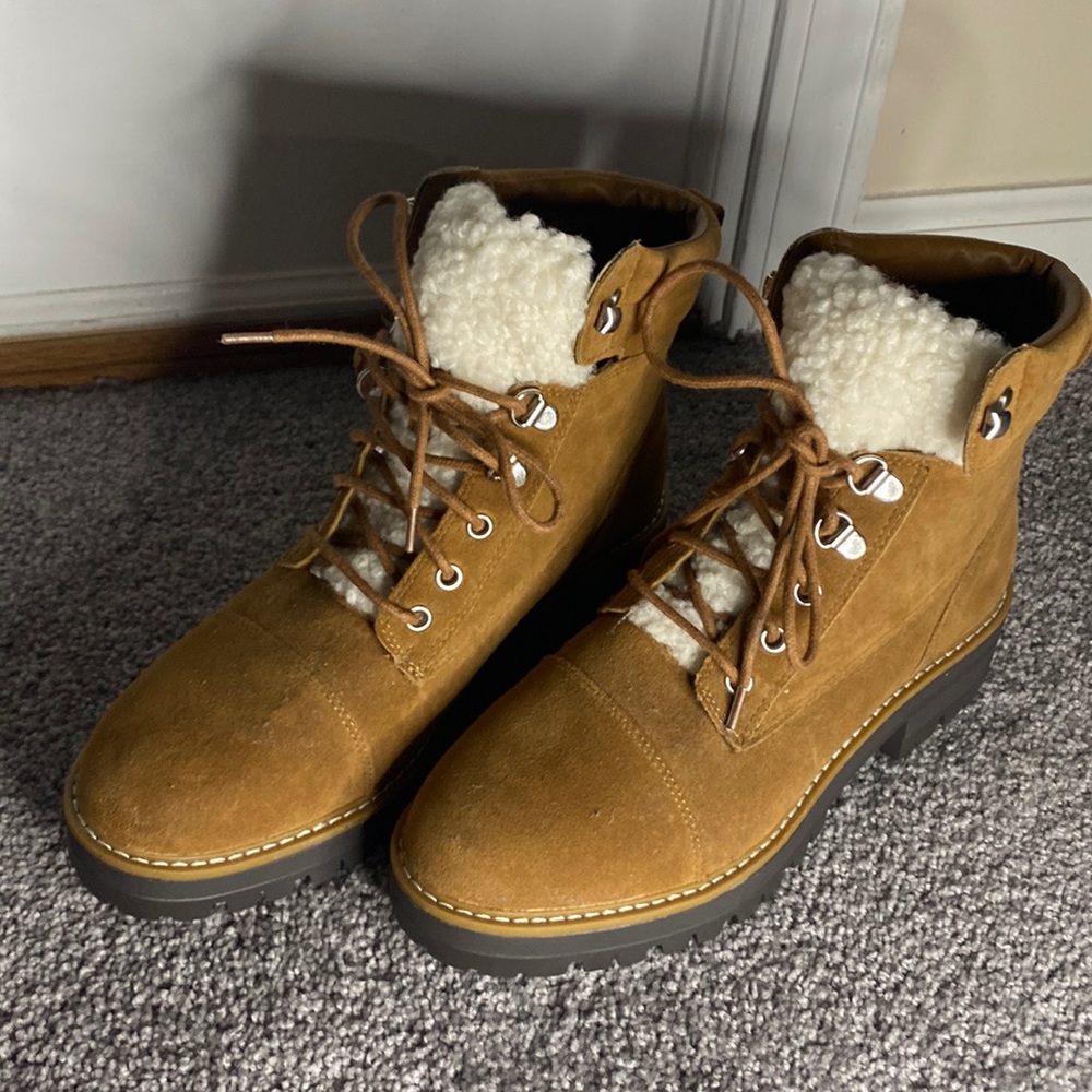 Time and tru size nine brown women’s boots